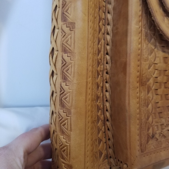 LARGE Vintage Mexican Tooled Leather Bag Crossbody Bag Great Condition S… - Picture 9 of 9